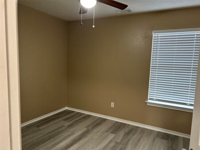 Foto del edificio - 14430 Fairbuff Ln