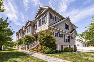 Building Photo - Luxury Townhouses