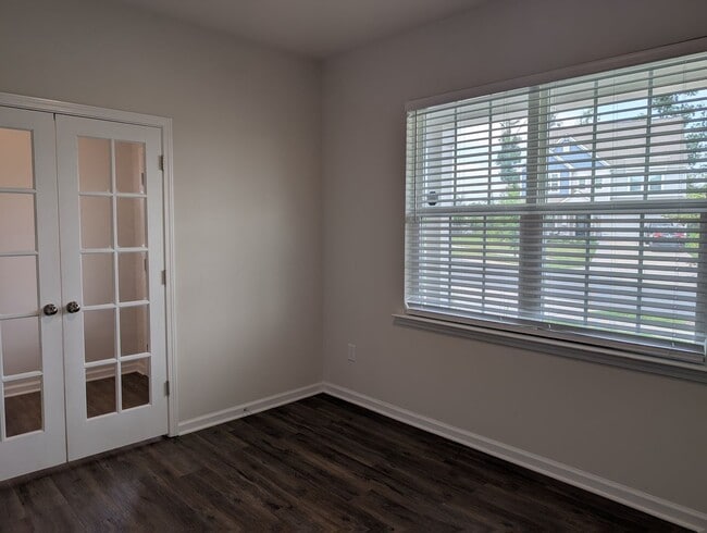 Building Photo - Move-in ready Ranch Style Home Located in ...