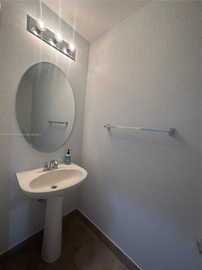 Foto del edificio - 155 SW 7th Ct