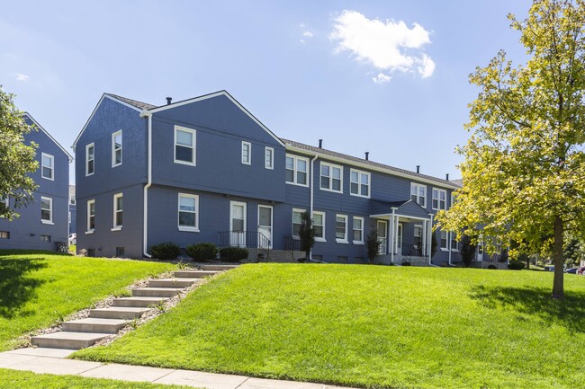 Colonial Park - Colonial Park Apartments