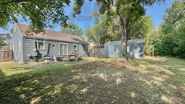 Building Photo - 3615 E Oneida St