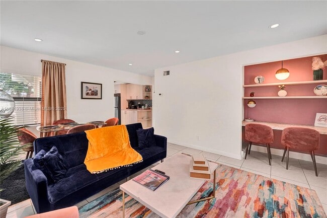 Foto del edificio - 1704 Rodman St