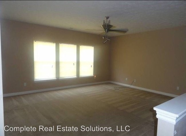 Building Photo - 11026 Harness Way