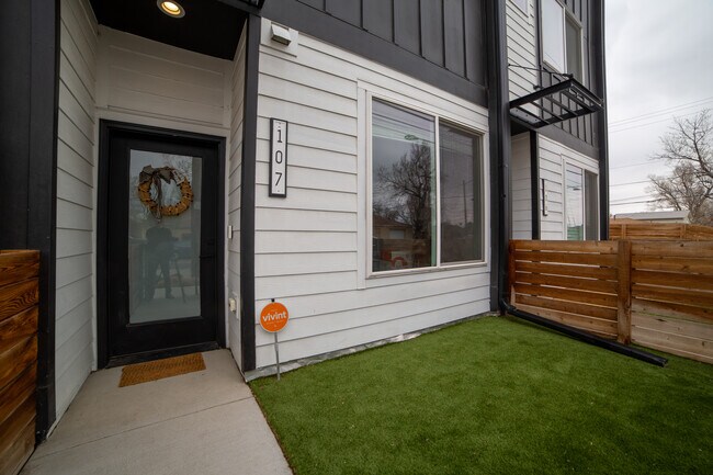 Building Photo - 4925 W 10th Ave