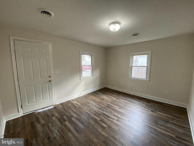 Foto del edificio - 806 Weedon St
