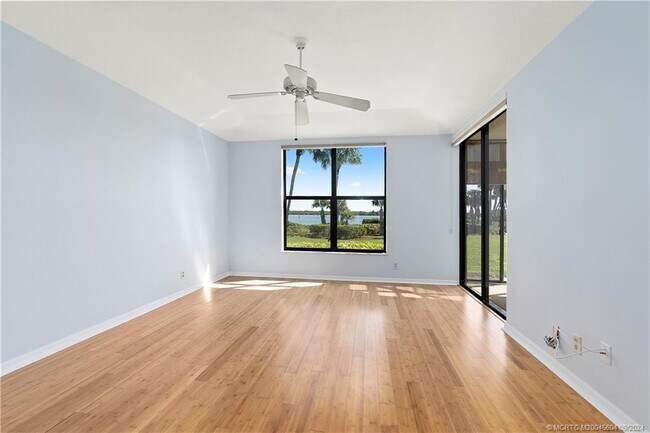 Building Photo - 6122 SE Landing Way