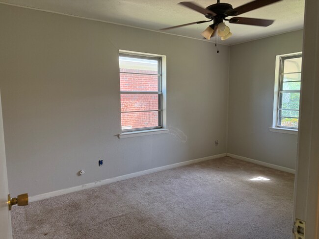Foto del edificio - 963 Pebblebrook Dr
