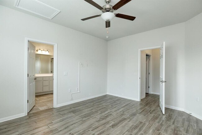 Building Photo - 713 Falkland Trace