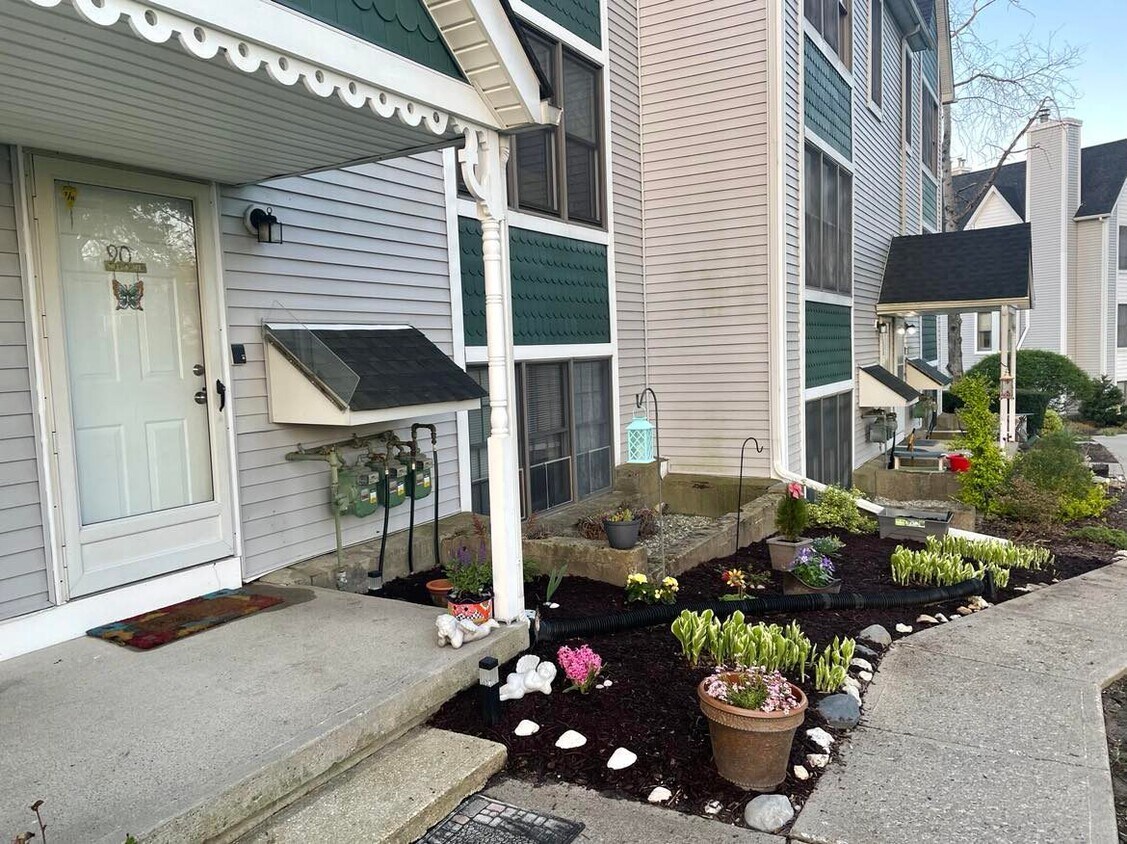 90 Burlington Ct, Hamburg, NJ 07419 Townhome Rentals in Hamburg NJ