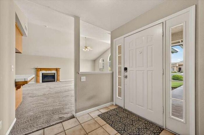 Foto del edificio - 2375 Fallbrook Ave