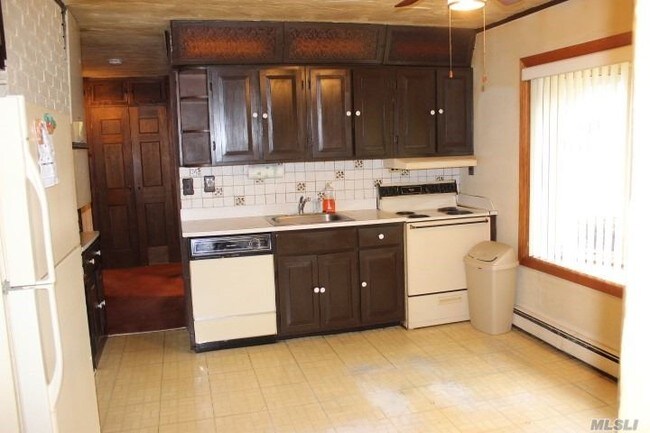 Foto del edificio - 164 Bloomingdale Rd