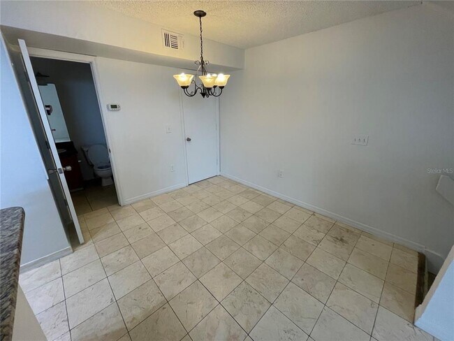 Foto del edificio - 409 Fountainhead Cir