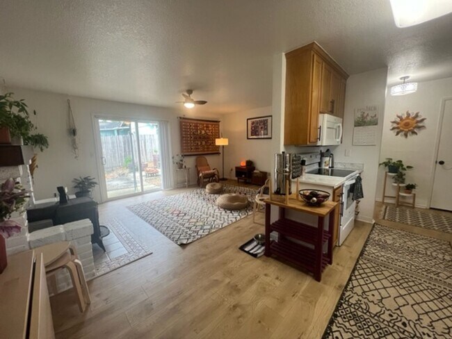 Foto del edificio - Pet Friendly! Incredibly charming home wit...