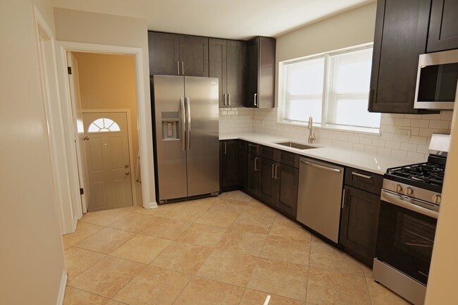 Foto del edificio - 5047 S Leclaire Ave