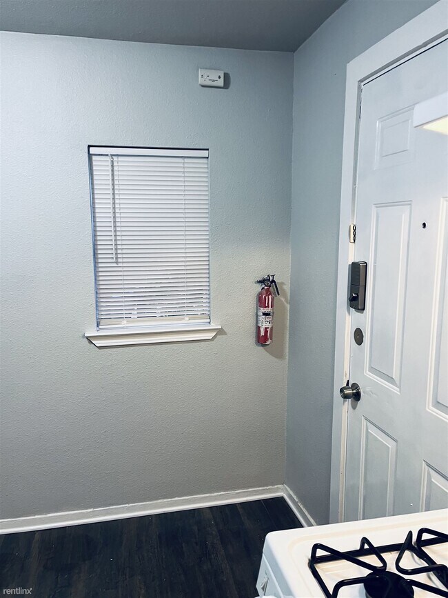 Foto del edificio - 2 br, 1 bath 4plex - 317 Cincinnati Avenue 3