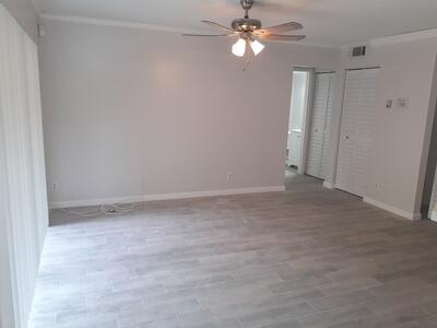 Building Photo - 9999 Summerbreeze Dr