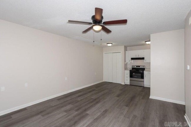 Building Photo - 1100 Brookside Dr
