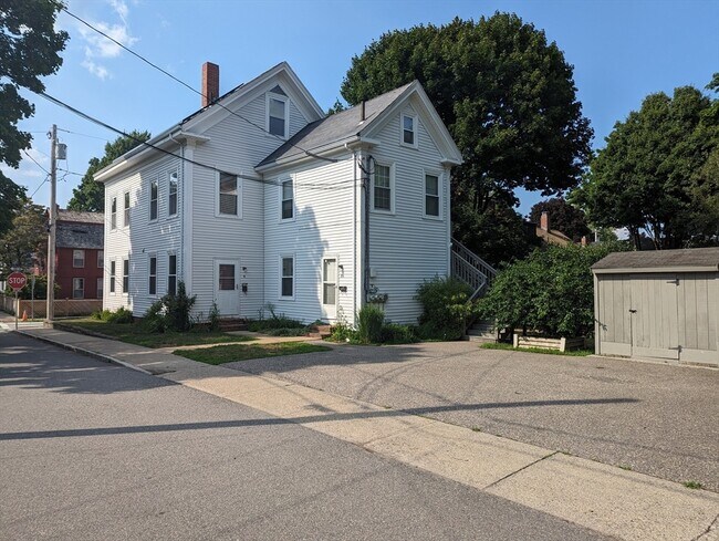 Building Photo - 33 Merrill St