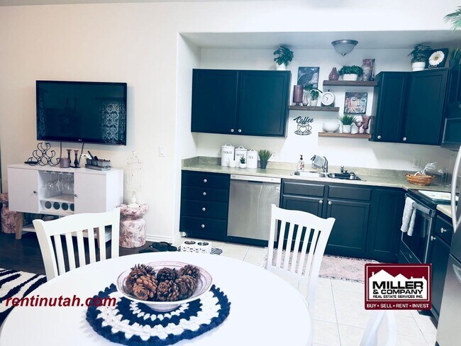Foto del edificio - COMING SOON!! Beautiful Townhouse For Rent!!