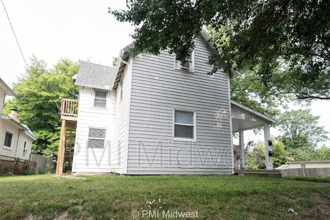 Building Photo - 831 S Webster St