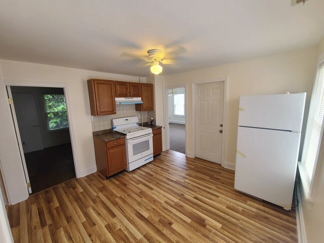 Kitchen and Dining Area - 298 Howe Ave