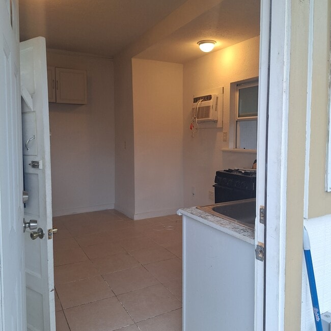 Foto del edificio - 910 Adele St