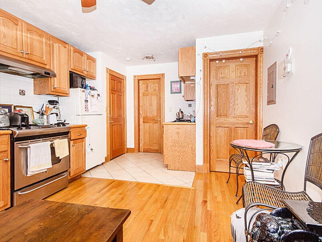 No Brokers Fee, No Security Deposit, Heat, Hot Water Included - No Brokers Fee, No Security Deposit, Heat, Hot Water Included