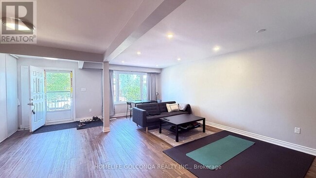 Building Photo - 30 HEATHERSIDE MAIN FL Dr