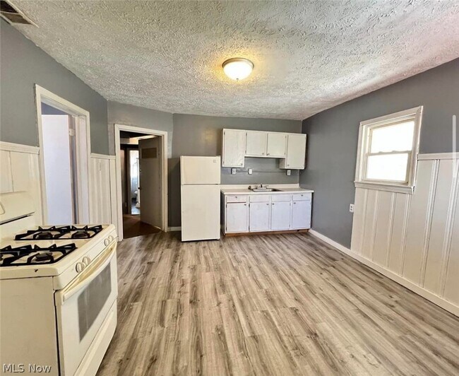 Foto del edificio - 5678 Hamlet Ave