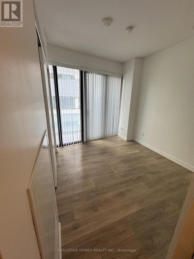 Building Photo - 215 Queen St W