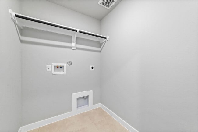 Building Photo - 7246 Clearwater Cv Dr