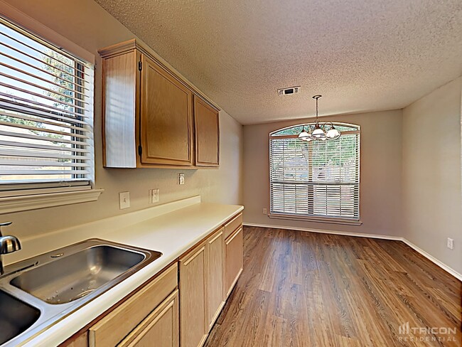 Building Photo - 6514 Spitfire Dr