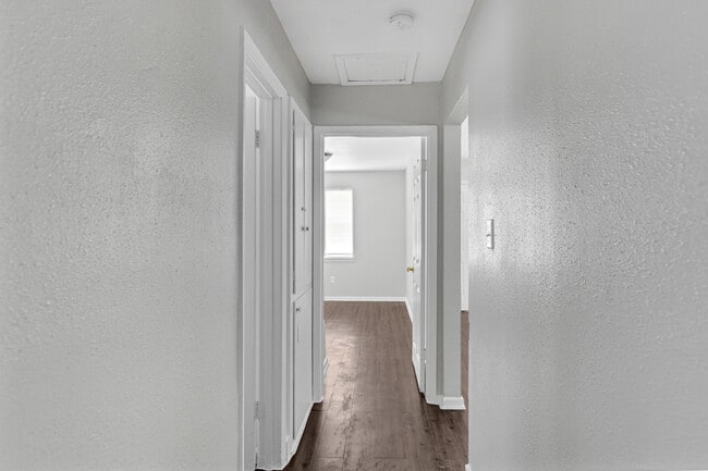 Building Photo - 5716 Pickfair St