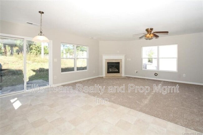 Foto del edificio - 10816 Carstairs St