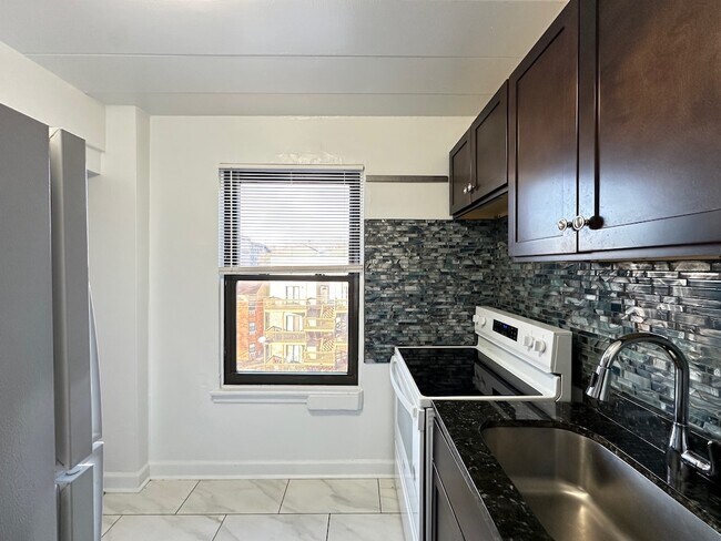 Building Photo - 1360 W Touhy Ave