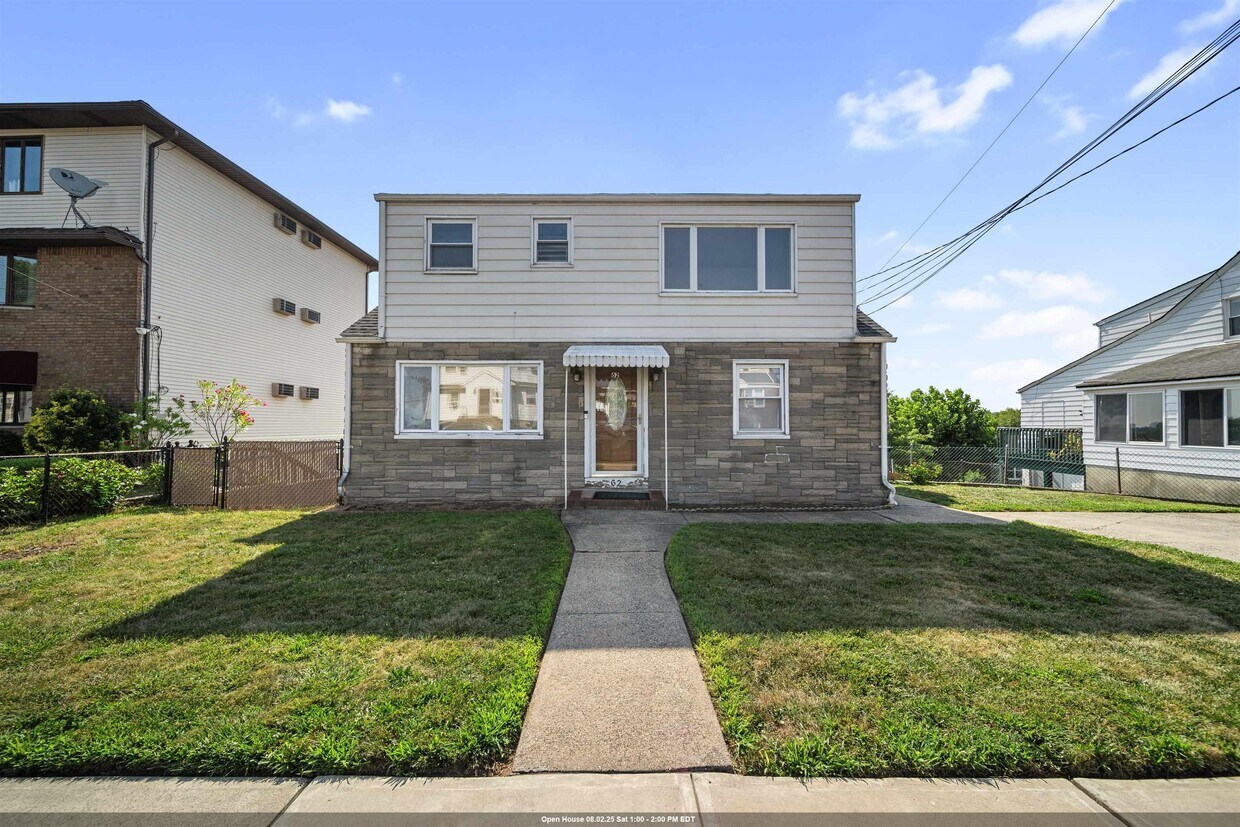 Foto principal - 62 Burns Ave