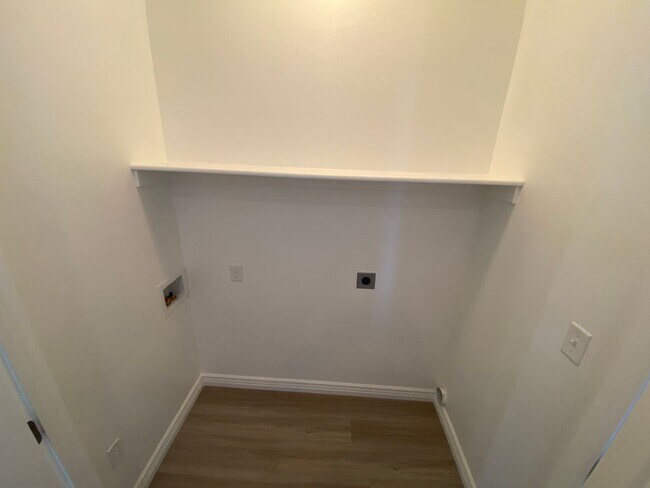 Foto del edificio - Fabulous Salem Townhome!!