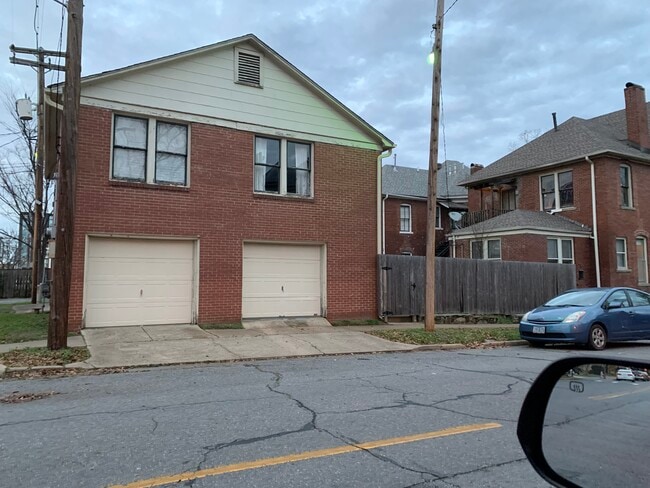 Building exterior. Apartment is entire upstairs. - 314 E 7th St