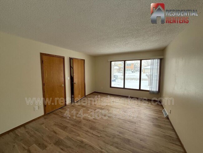 Foto del edificio - 6580 N 73rd St
