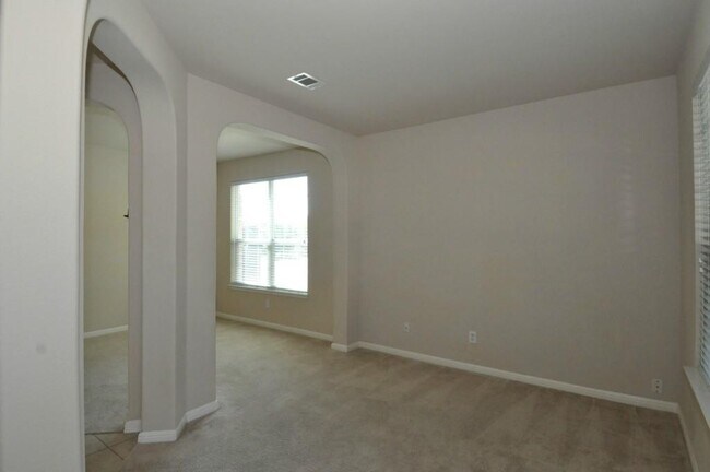 Building Photo - Beautiful Lakeline Ranch home!