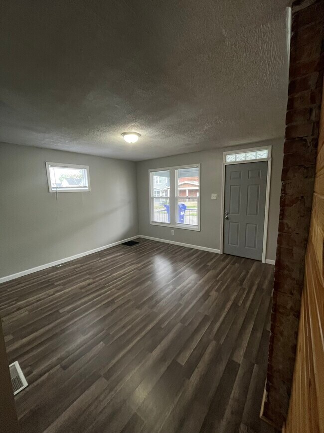 Building Photo - 149 E Woodrow Ave