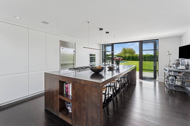 Foto del edificio - 811 Halsey Ln