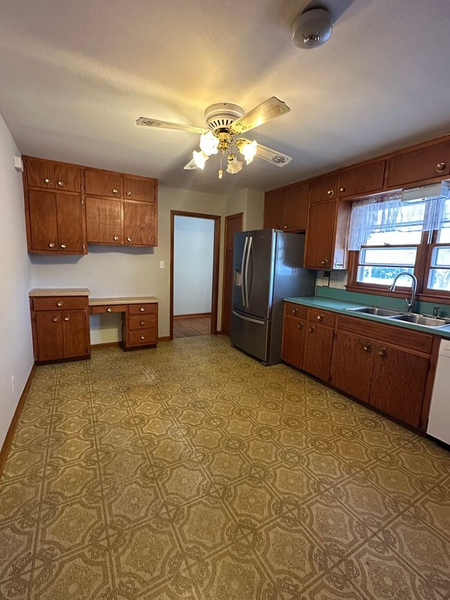 Building Photo - Spacious Northwest 3 Bedroom Home