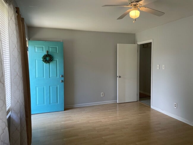 Foto del edificio - BEAUTIFUL 3 BED, 1.5 BATH BRICK HOME LOCAT...