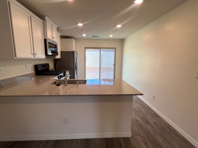 Foto del edificio - 1713 Luna Clf Ave