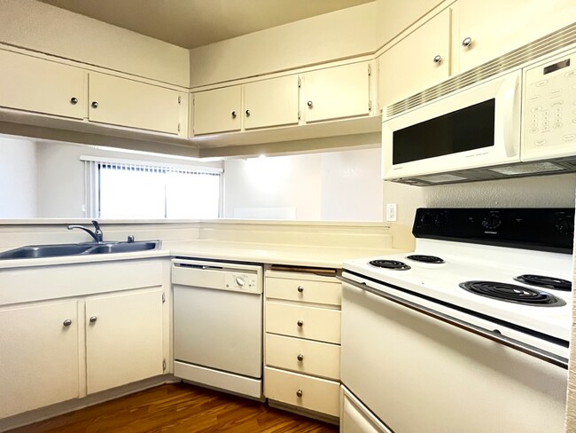 Foto del edificio - 10655 Lemon Ave