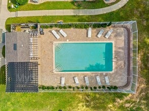 Building Photo - 730 Arbor Lake Dr