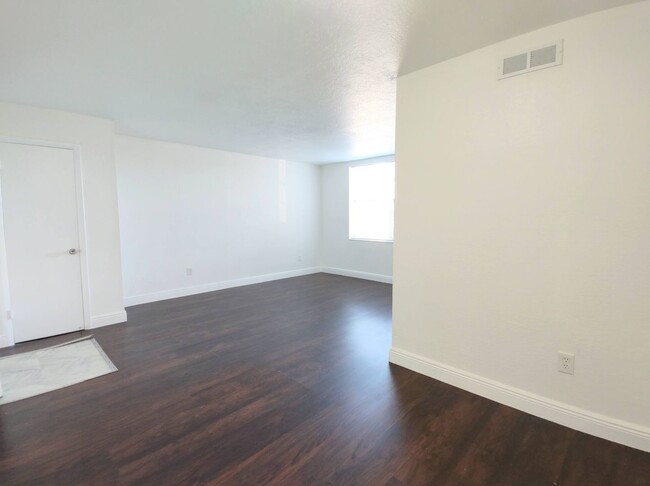 Foto del edificio - Gorgeous and Spacious 2/1 Unit in Hialeah