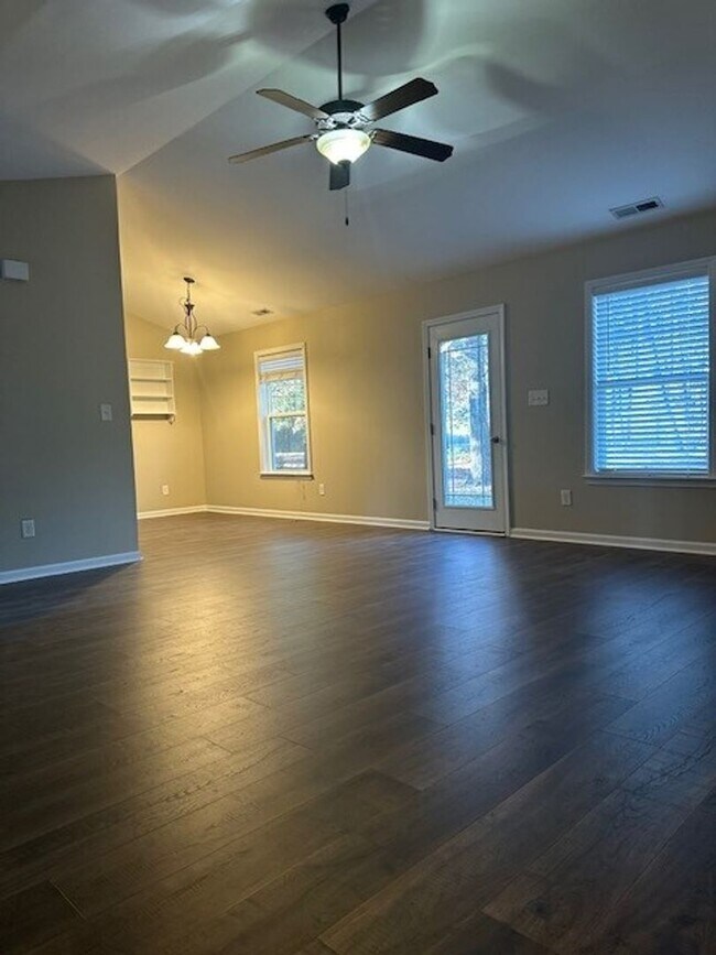 Foto del edificio - 3 Bed/2 Bath Home - 10 minutes to SJAFB!